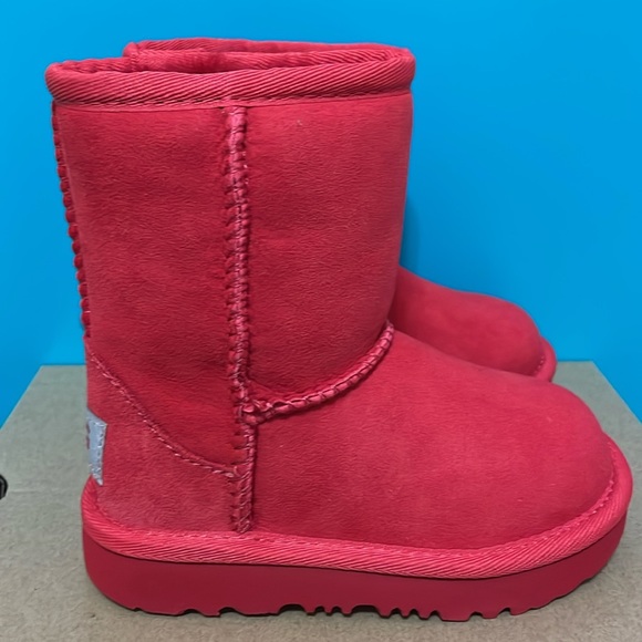 UGG NWT, baby girl size 7 red classic UGG boots. - Picture 4 of 10